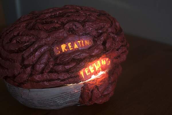 3D_brain_out_of_papier-mache_03.jpg