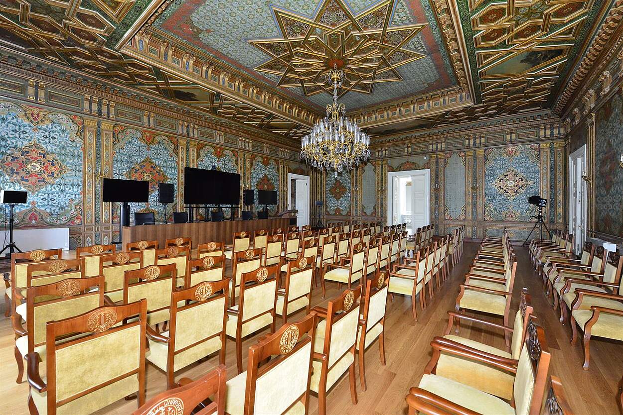 Istanbul_University_Rectorate_Blue_Hall.jpg