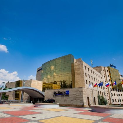Radisson_Blue.jpg