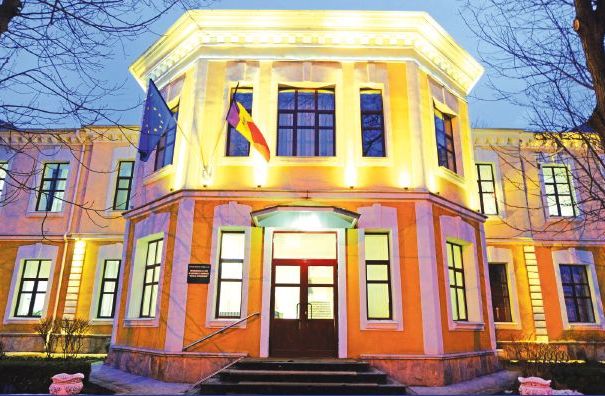 10._Medical_University__central_building_.jpg